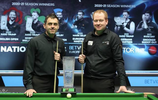 足球场上的 足球场上的