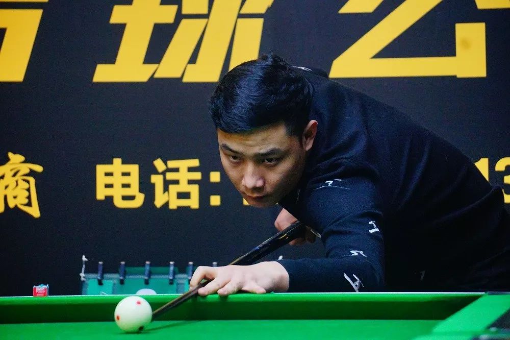 他在中场的 他在中场的