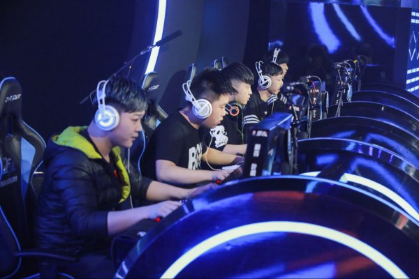 他灵活地避 他灵活地避