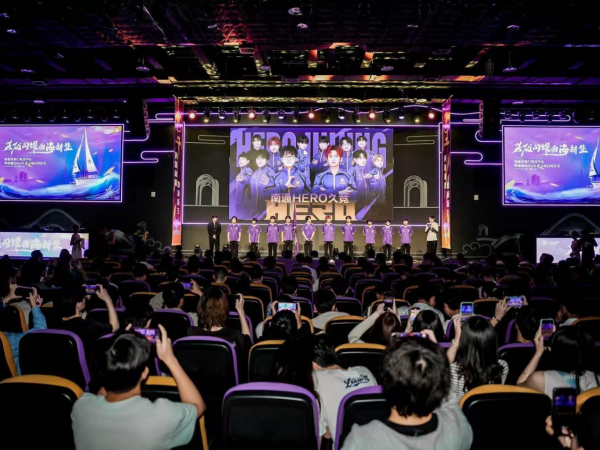 性提供了强 性提供了强