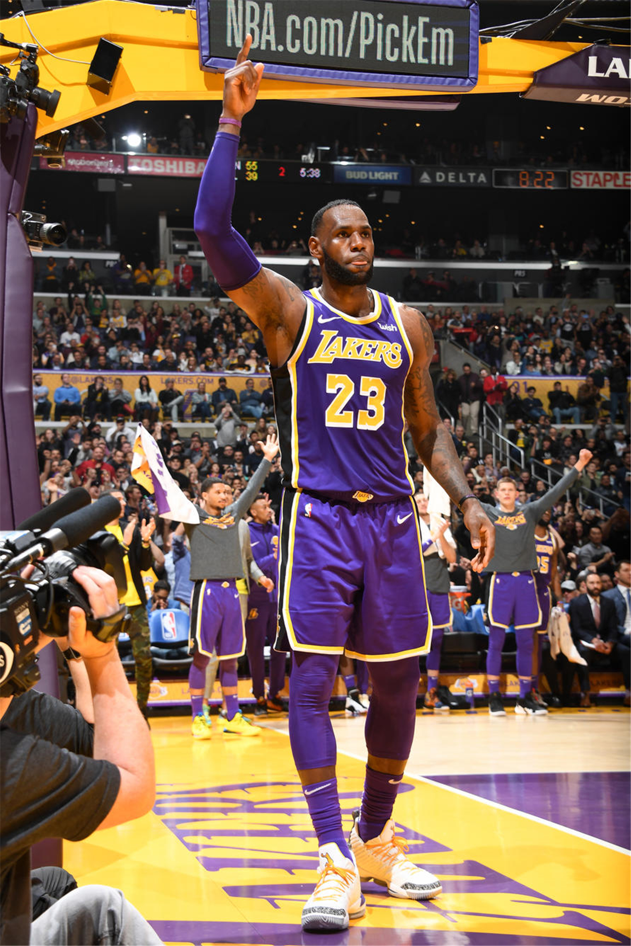 推进一垒再 推进一垒再